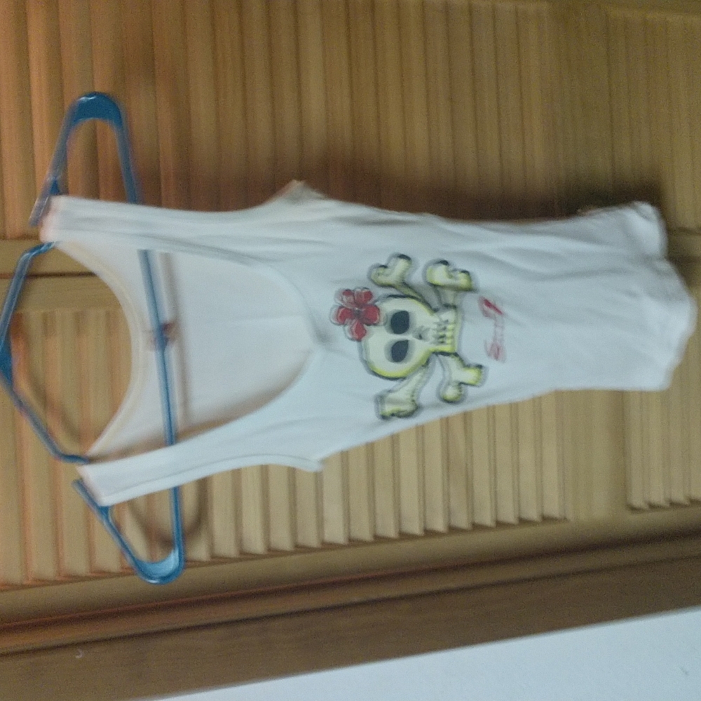 Seven7 Brand Women's White Tank with Skull & Crossbones-Size Small
